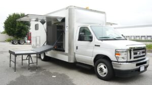 XIS-TRUCK mobile X-ray inspection truck scanning vehicles and cargo using advanced imaging technology